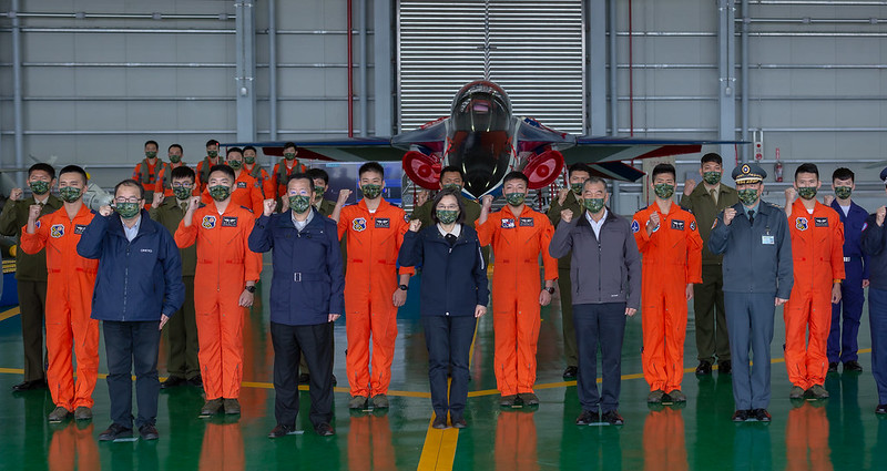 蔡英文總統今（21）日赴台東地區視導國軍部隊，先赴陸軍台東地區指揮部勗勉，再赴志航基地視導空軍第七飛行訓練聯隊。 圖：總統府提供