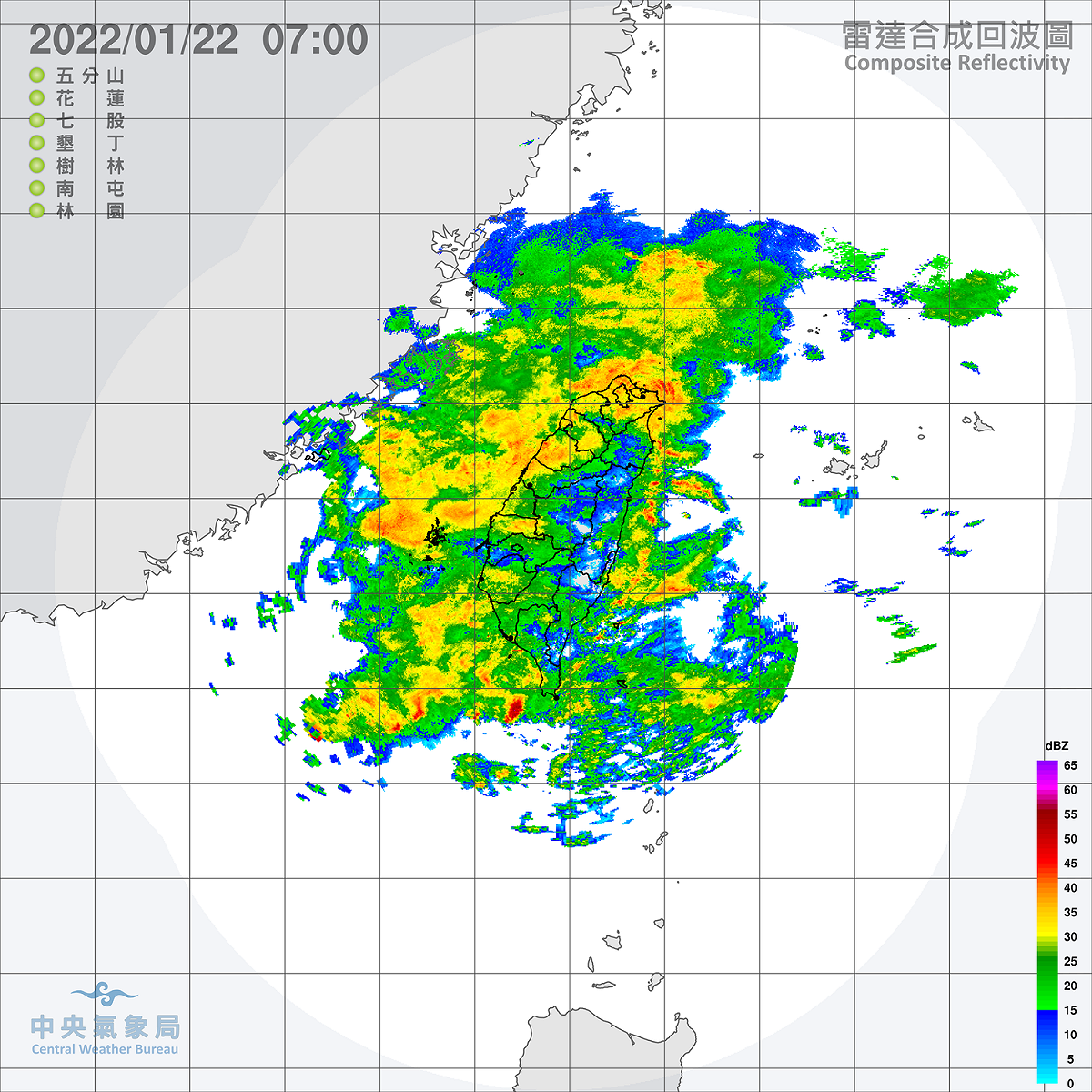 從雷達圖來看，今天台灣周圍海面滿滿回波，氣象局長鄭明典表示有上陸的跡象，請民眾在雨中活動要小心。 圖：中央氣象局/提供