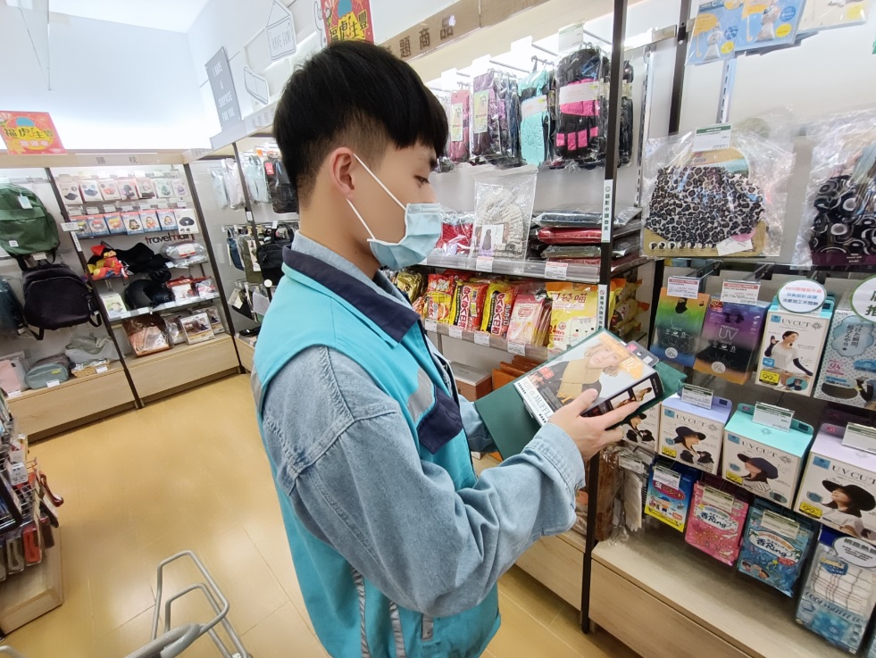 經發局特別針對轄內商家進行保暖商品抽查，總計抽查579件，不合格率達28%。 圖：新北市經發局提供