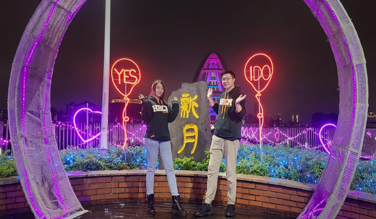 五彩繽紛的氣球燈片，代表有著發光發熱的精采人生。 圖：新北市水利局提供