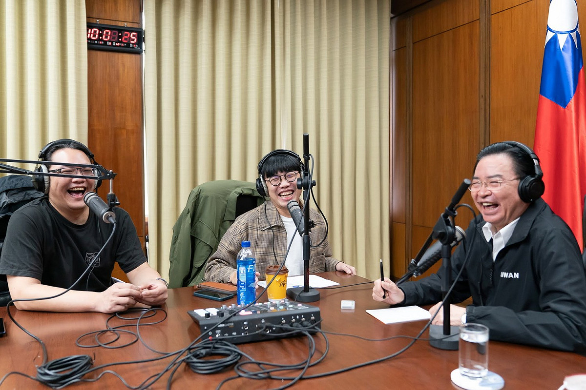 外交部長吳釗燮日前接受Podcast節目「台灣通勤第一品牌」訪問。 圖：擷取自外交部臉書