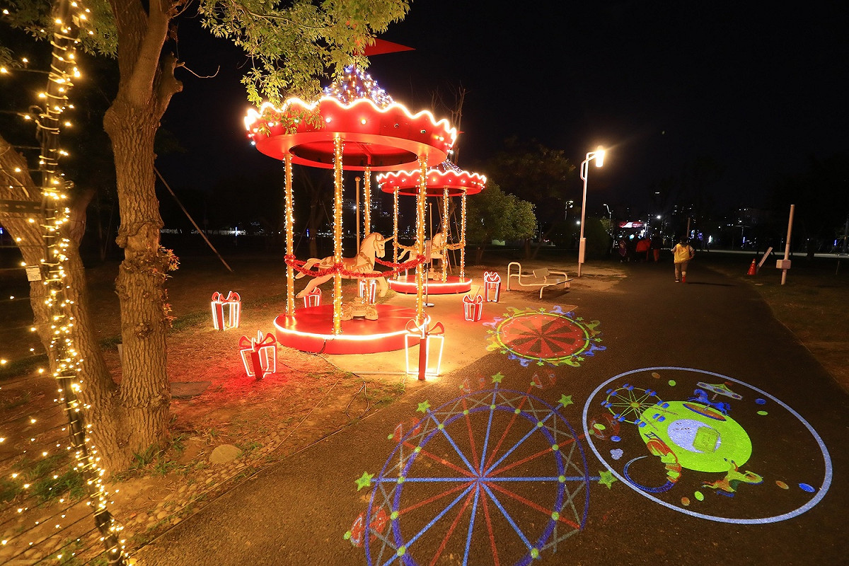 中央公園流轉時空旋轉木馬。 台中市政府/提供