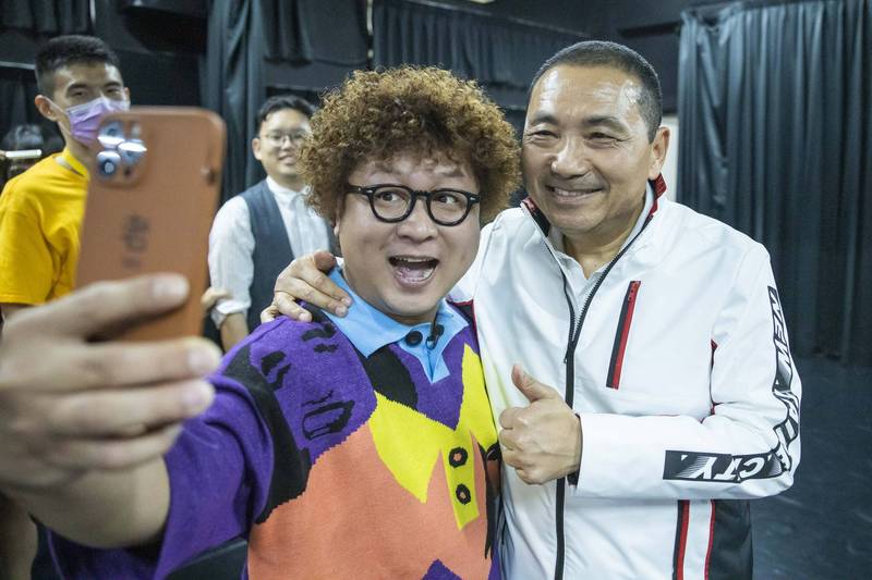 納豆24日驚傳中風，在台北國泰醫院開刀，侯友宜在臉書Po文表示，希望網友一起為納豆集氣。 圖：新北市新聞局提供