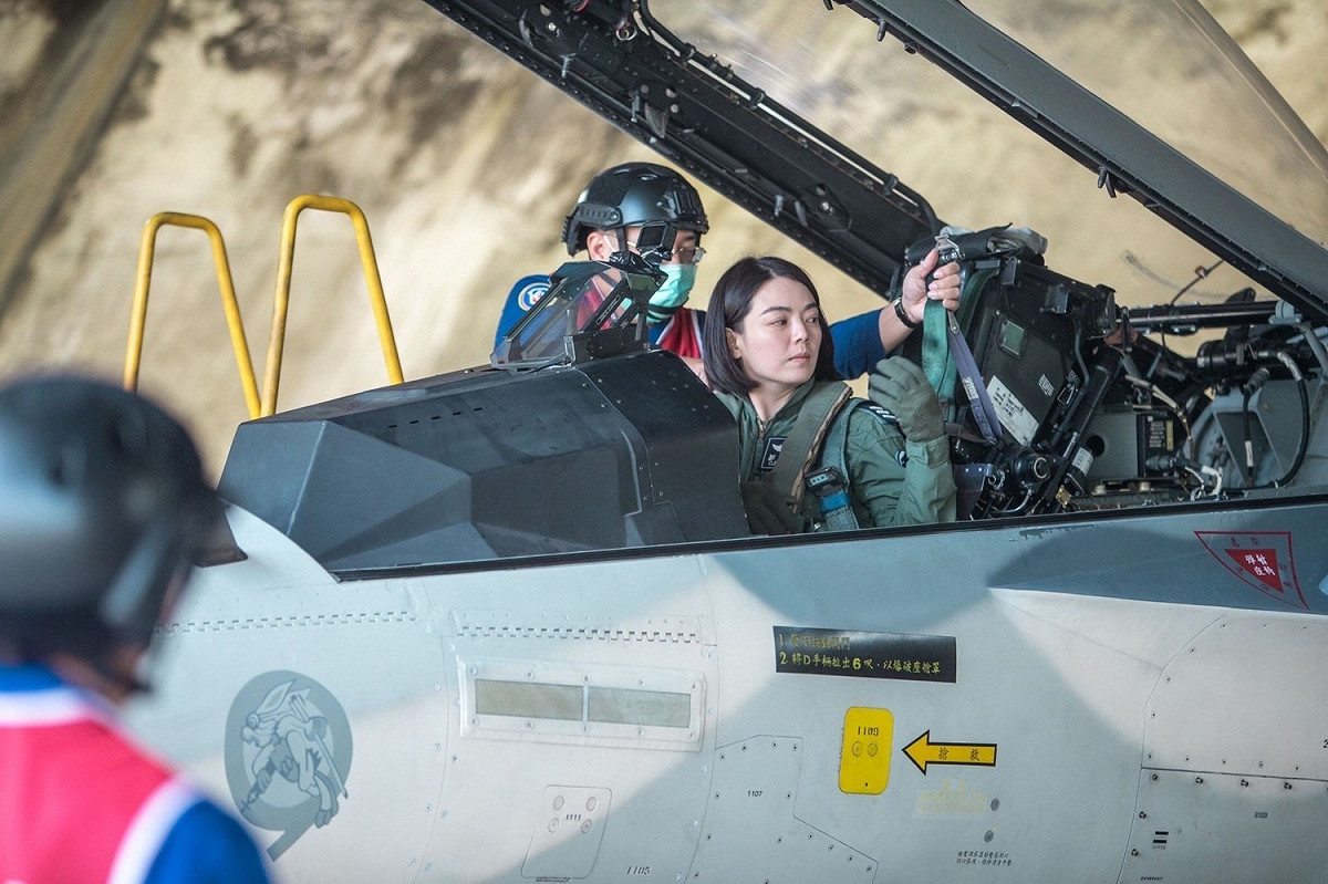 IDF戰機為我國空軍自製的「防禦性戰機」。 圖：擷取自黃偉哲臉書