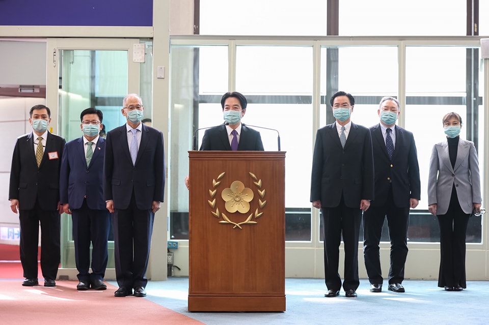 副總統賴清德25日啟程出訪宏都拉斯前發表談話。 圖：賴清德臉書