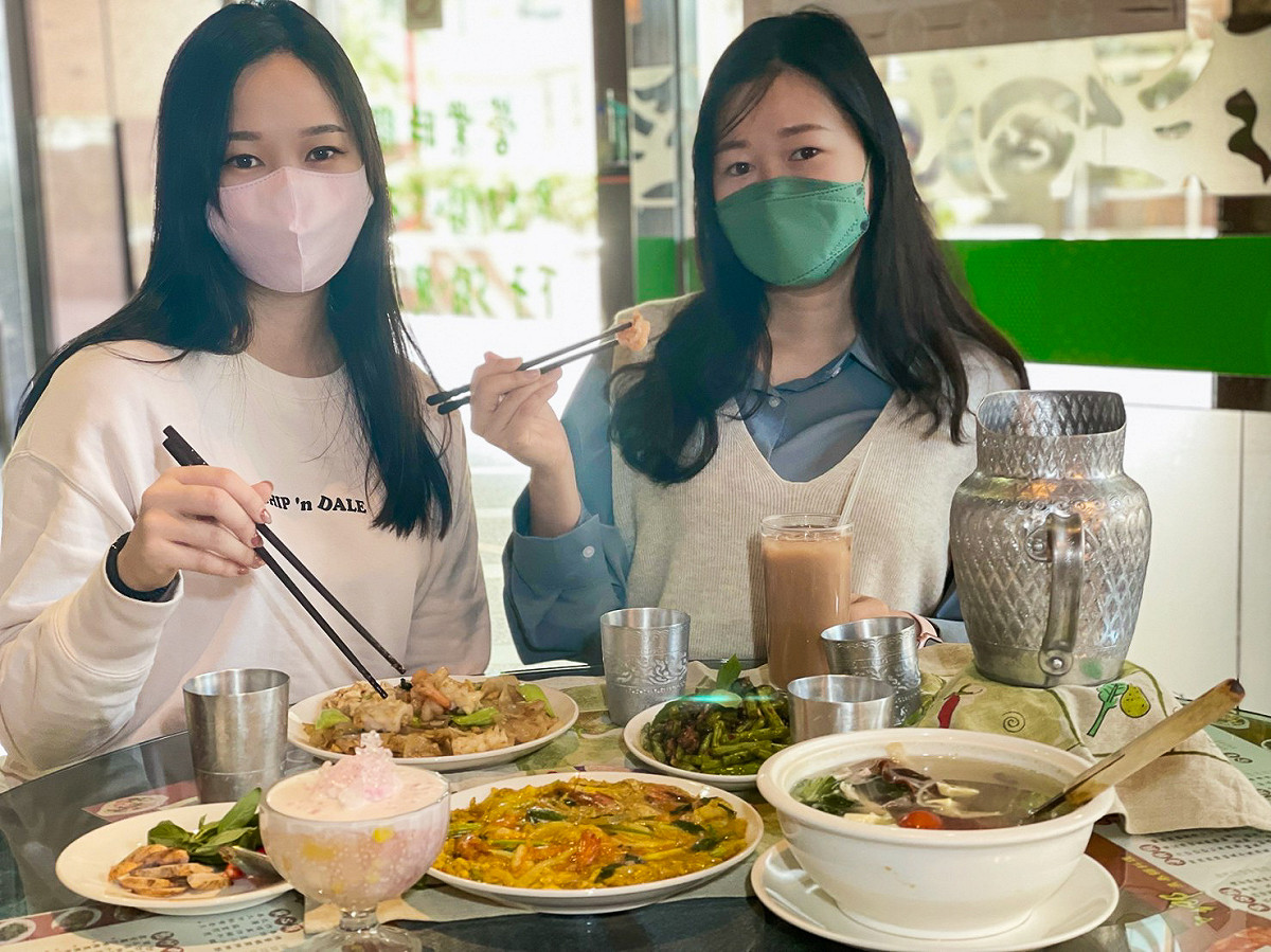 經發局領跑全國，針對新北市東南亞美食餐廳、小吃店進行全面盤點及訪查，編製東南亞美食電子手冊。 圖：新北市經發局提供