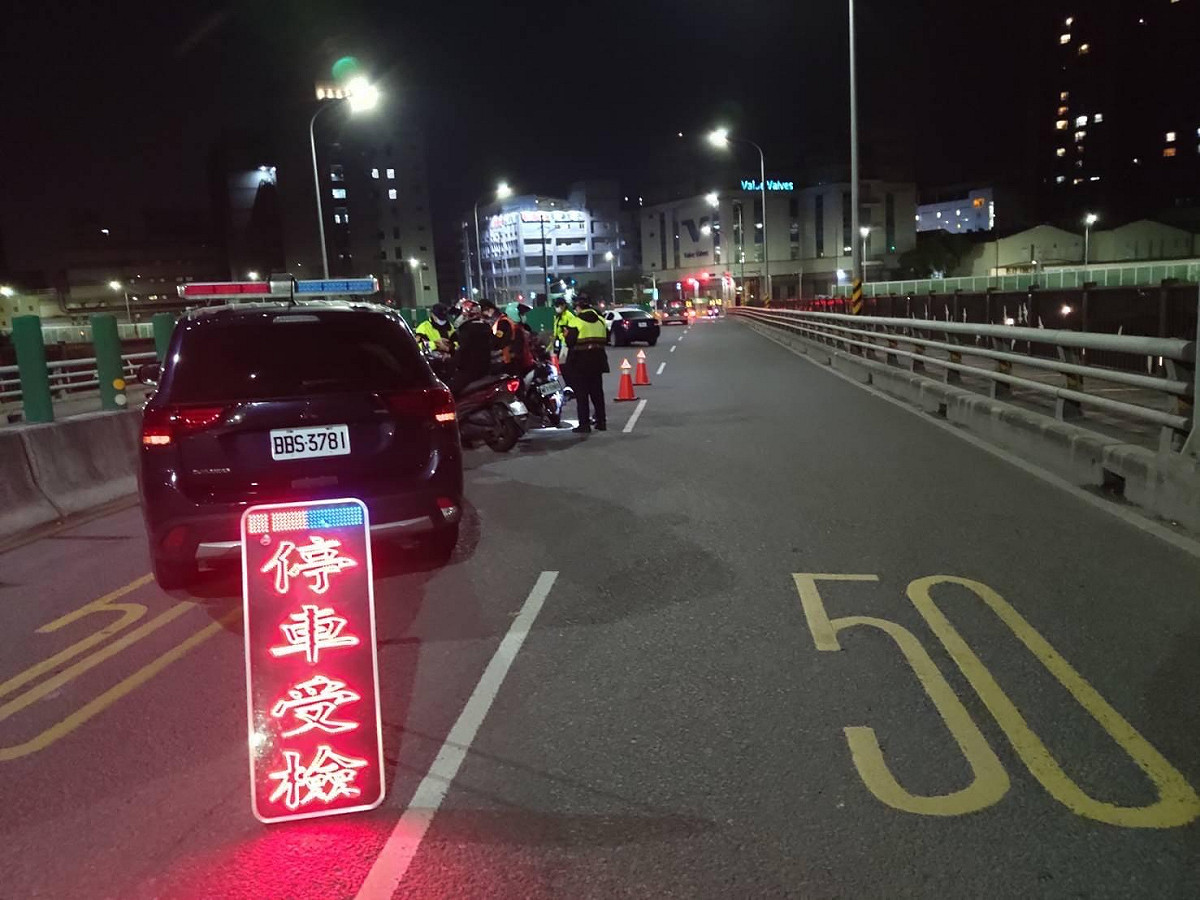根據交通部資料，去年1月至11月有290人因酒駕肇事死亡（酒駕取締示意圖）。 圖：新北市交通局／提供