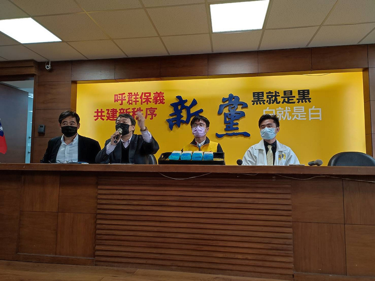 對於國民黨主張北市應藍白合作，新黨酸蔣萬安根本就是媽寶。 圖:新黨打假除亂臉書