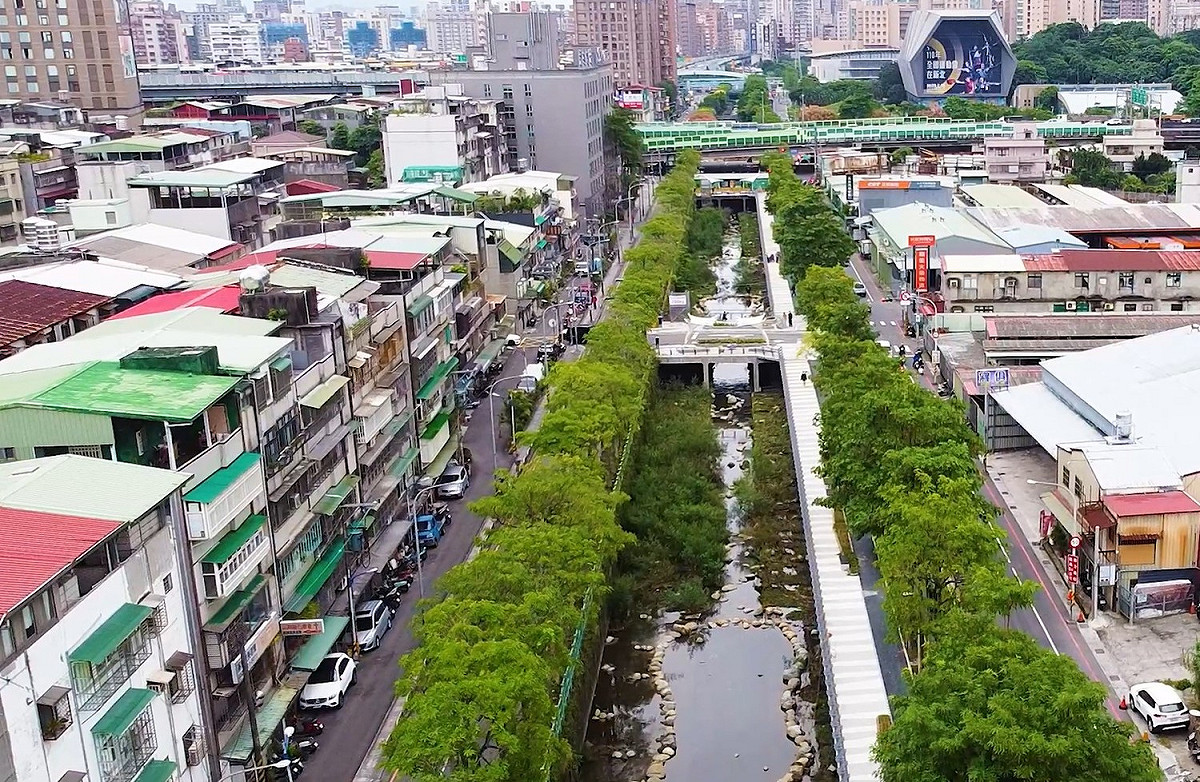 繁華都會中的耀眼明珠。 圖：新北市水利局提供
