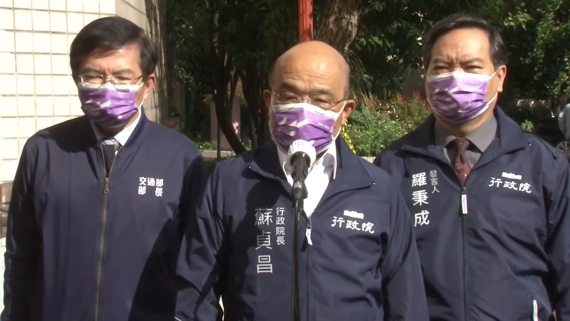 行政院長蘇貞昌今（26）天上午視察「交通部高公局北區交通控制中心」前受訪。 圖：擷自直播畫面
