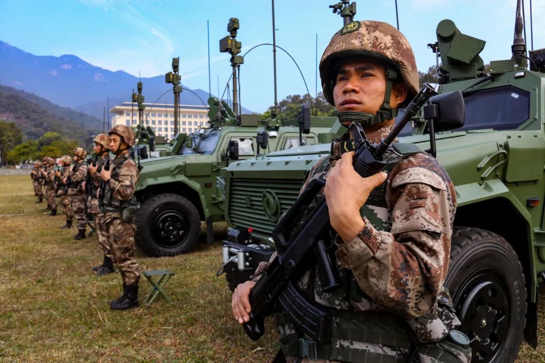 解放軍南部戰區在今年一月初舉行校閱。 圖 : 翻攝自解放軍南部戰區。