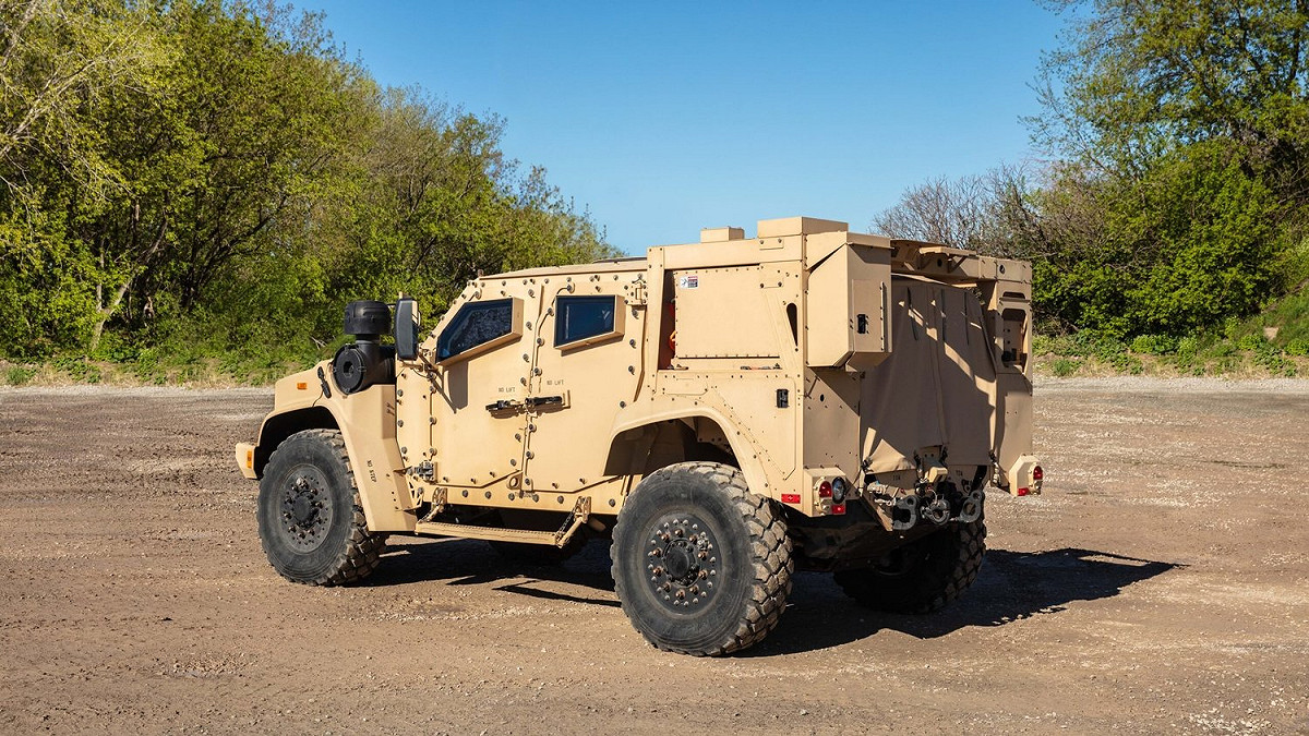 美國奧什科甚公司(Oshkosh Corp)生產的聯合輕型戰術車JLTV，傳出有最新油電混合動力版。 圖：翻攝Oshkosh Corp官網