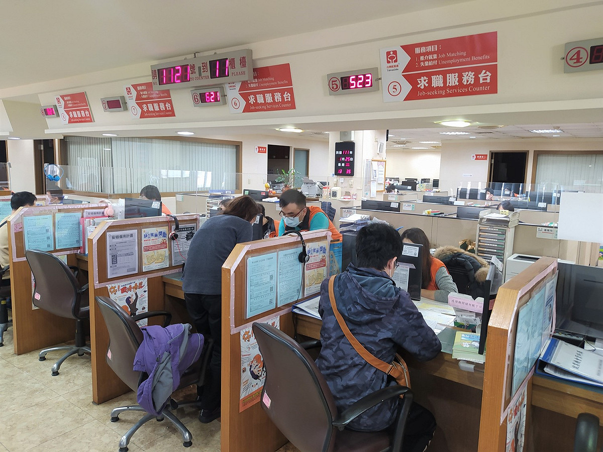 失業認定免緊張，新北就服推多元化5管道，紓解年後申辦人潮。 圖：新北市勞工局提供
