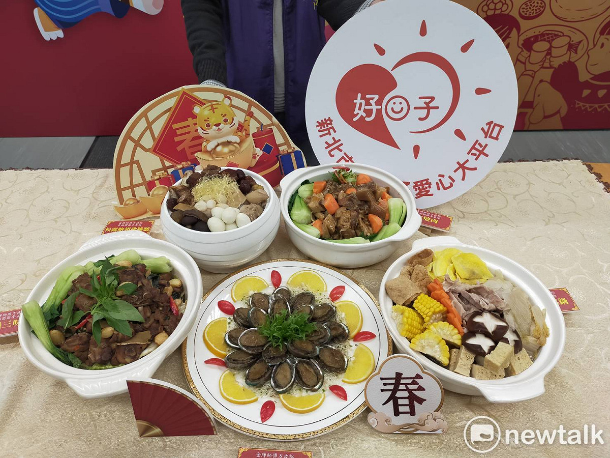知名電商響應「新北市好日子愛心大平台」捐贈一千組年菜，讓弱勢家庭歡喜過好年。 圖：林昀真／攝