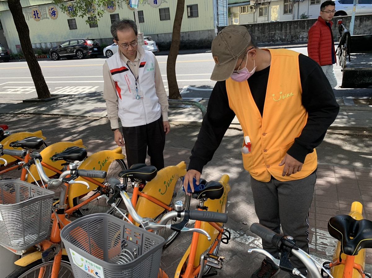新北市公共自行車YouBike持續加強清消，提供安心、優質的公共運輸服務。 圖：新北市交通局提供