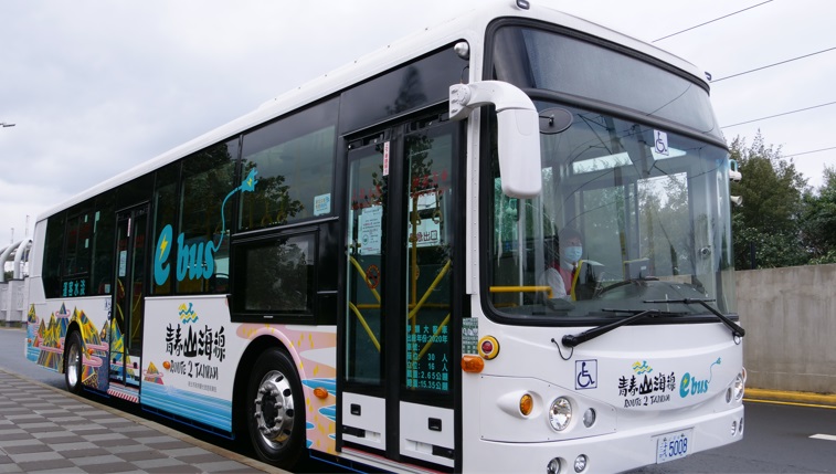 觀光風景區的公車路線於春節連假期間將視人潮機動增班。 圖：新北市交通局提供