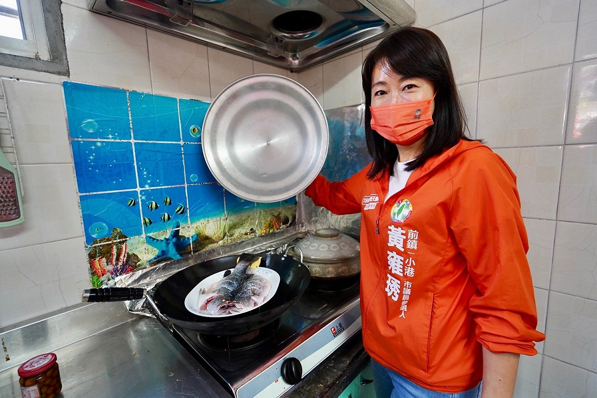 黃雍琇以前鎮漁港新鮮漁獲製作出一道清蒸鮮魚。 圖：趙天麟辦公室提供
