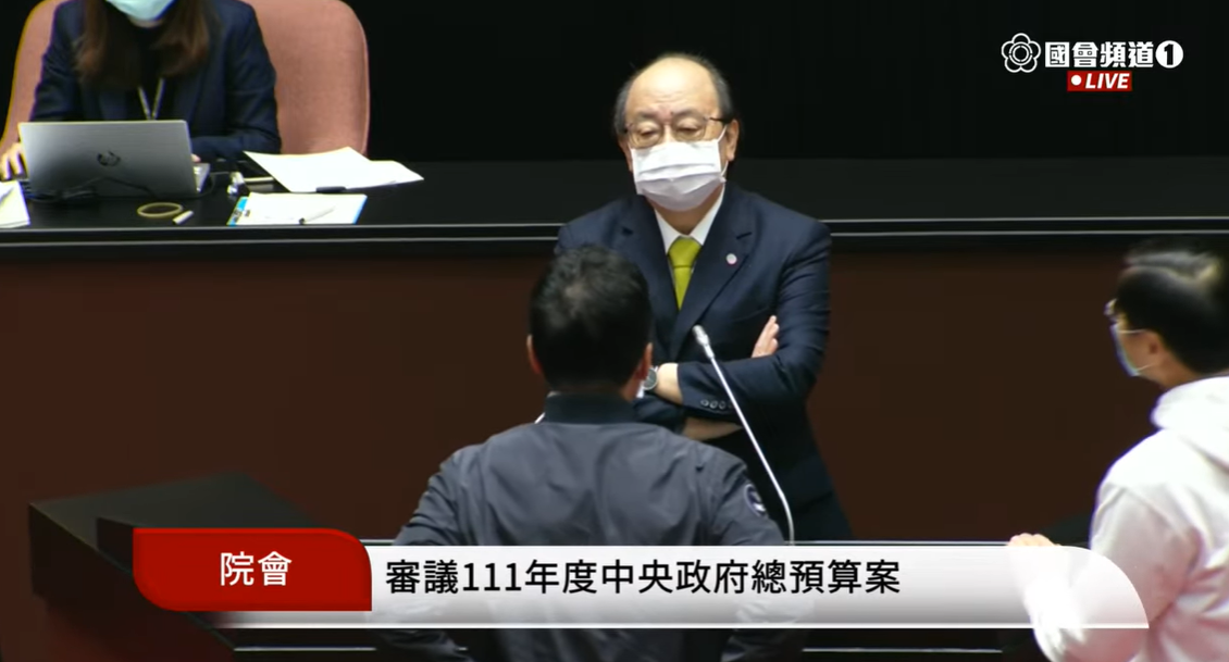 柯建銘發言，引發藍委不滿，向前抗議。 圖:國會頻道