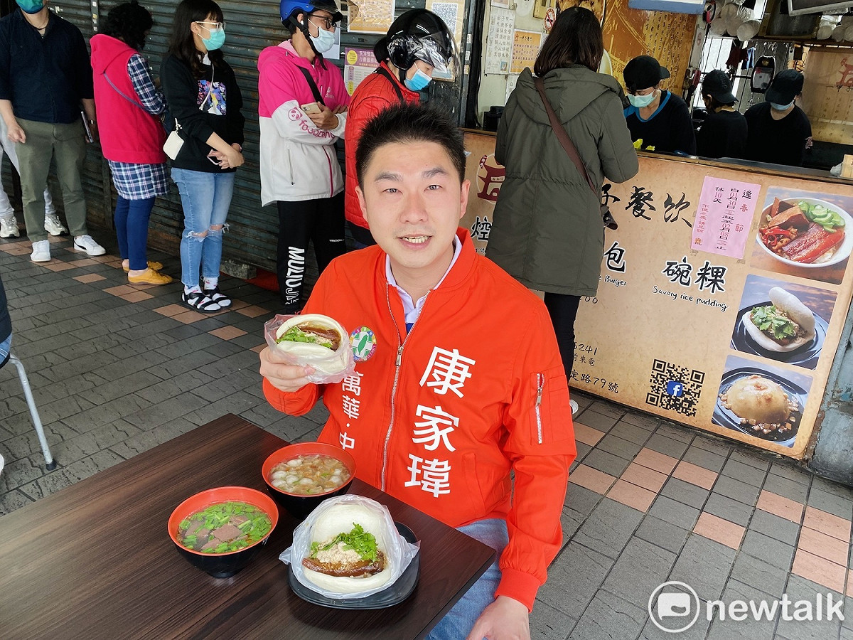 民進黨中正萬華議員參選人康家瑋，萬華區競選總部卻遭接到恐嚇電話。 圖：周煊惠 / 攝（資料照）