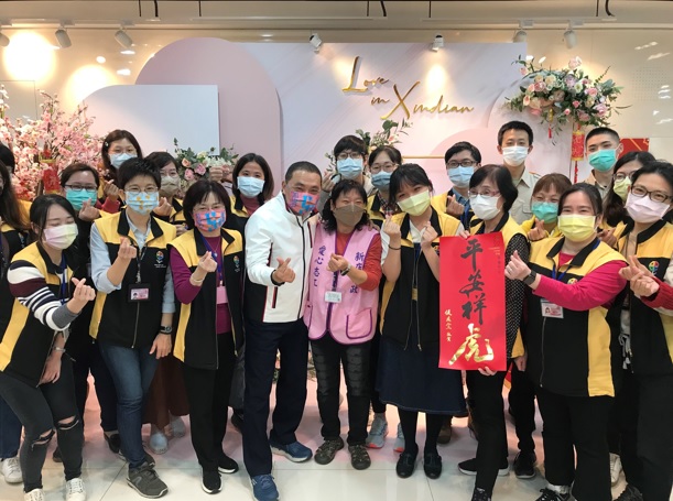侯友宜感謝同仁在這一年疫情期間為民服務的辛勞。 圖：新北市民政局提供