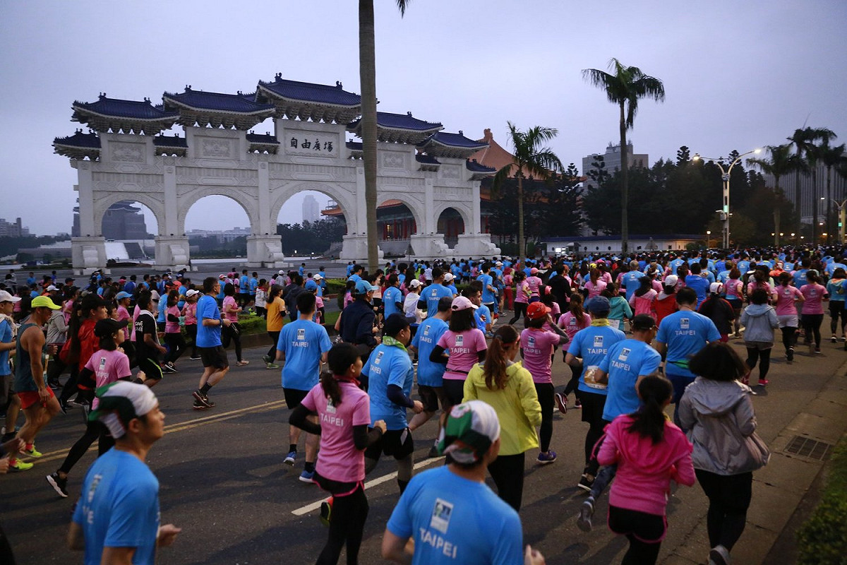 2022渣打公益馬拉松緊急喊卡。(示意圖為2018渣打台北馬拉松) 圖：翻攝自渣打公益馬拉松粉專（資料照）
