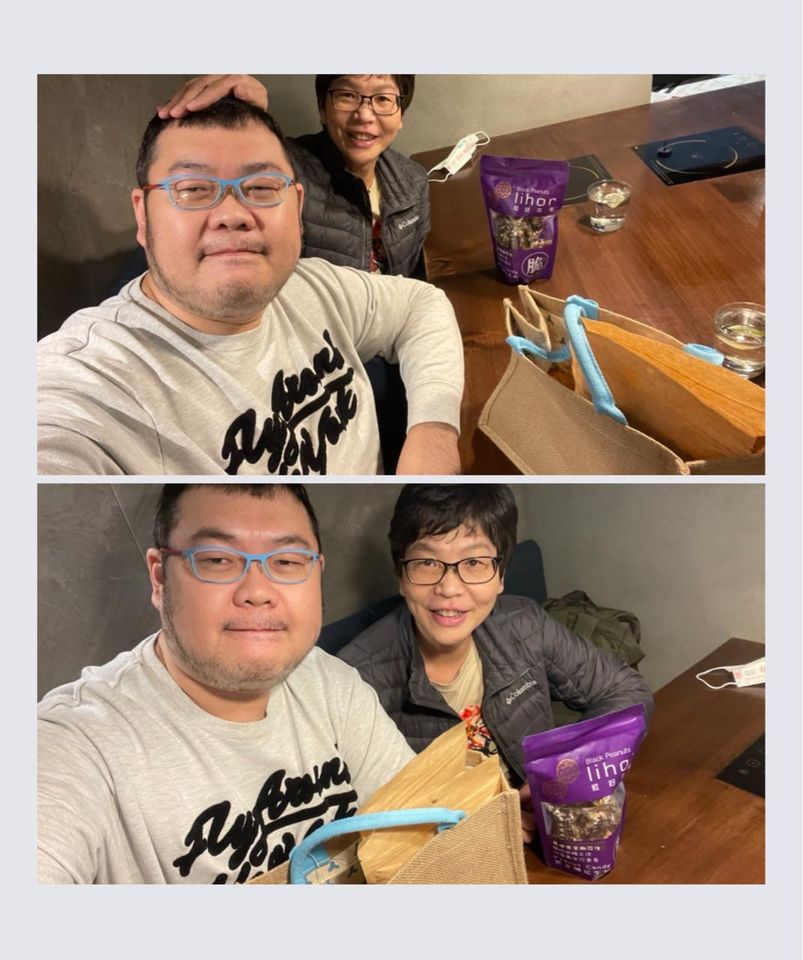 蔡壁如在臉書上貼出她與四叉貓的合照，照片中她伸手向對方摸頭。她說「四叉貓有一顆溫柔的心，就像他要我摸摸他的頭一樣」。 圖：翻攝自蔡壁如臉書。