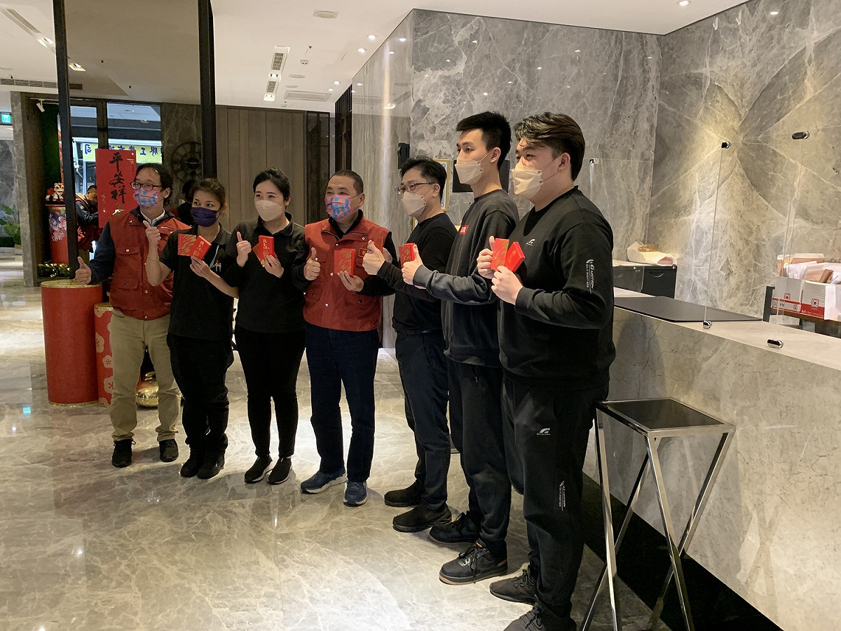 侯友宜感謝防疫旅館業者在年假期間持續堅守防疫第一線崗位。 圖：新北市政府／提供