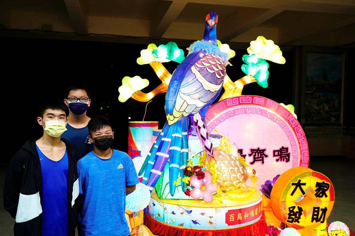 青年國中以作品「百鳥齊鳴、虎躍雄風」拿下國中組燈王四連霸。 圖：高雄市教育局提供