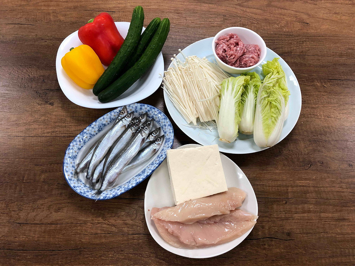 毛寶貝專屬美味年菜食材。 圖：新北市動保處提供