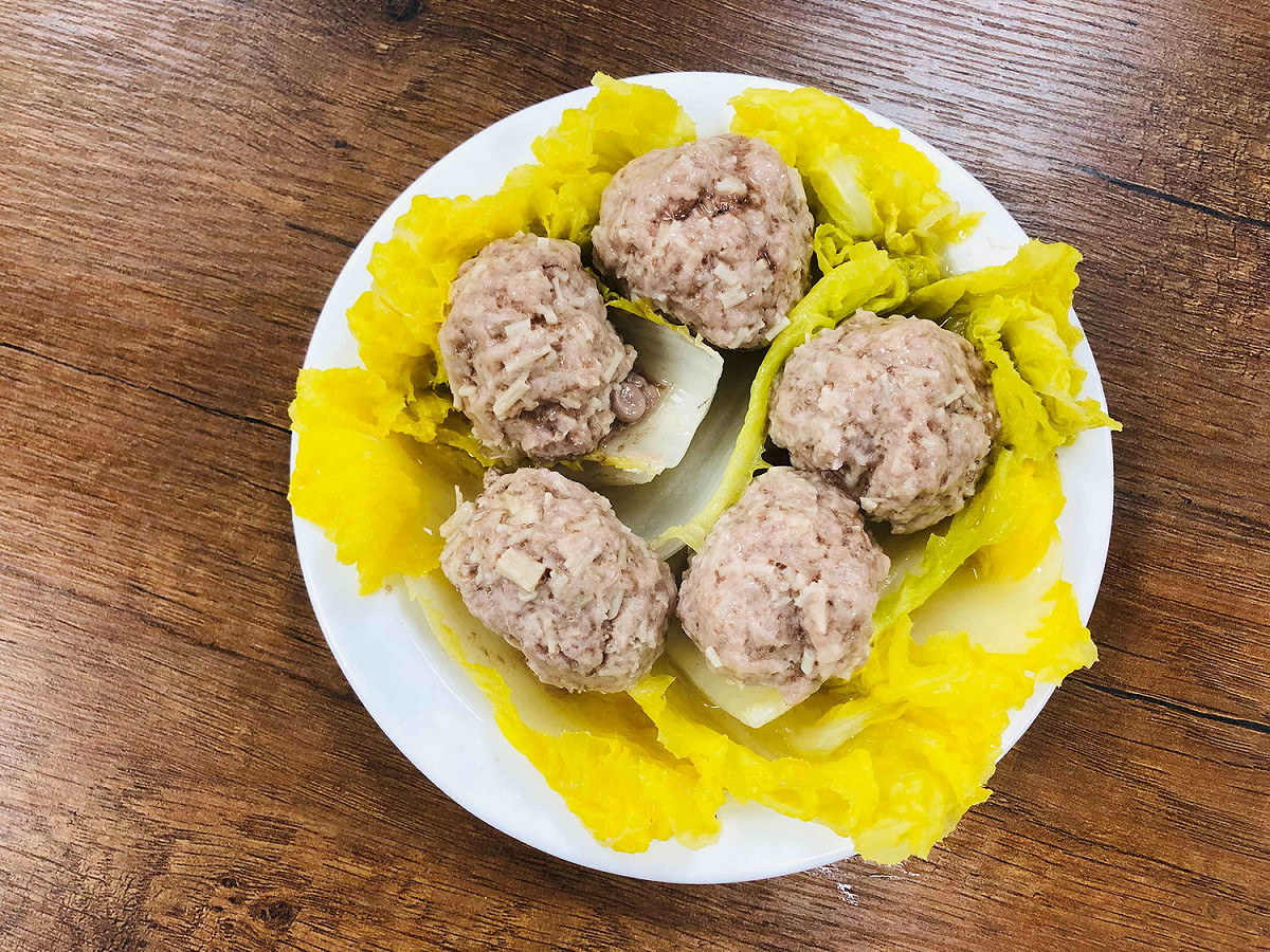 年菜：福虎臨門清蒸獅子頭。 圖：新北市動保處提供