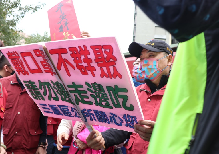 三蘆水流公市場，因應年節大量採購，連續3日禁止汽機車進入，讓逛街空間更寬闊，拉開民眾距離。 圖：新北市市場處提供