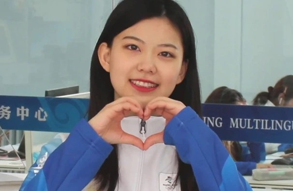 根據中媒報導，這名自稱張嘉玲的女子目前就讀北京外國語大學，來自「台灣省高雄市」。 圖：翻攝中新網