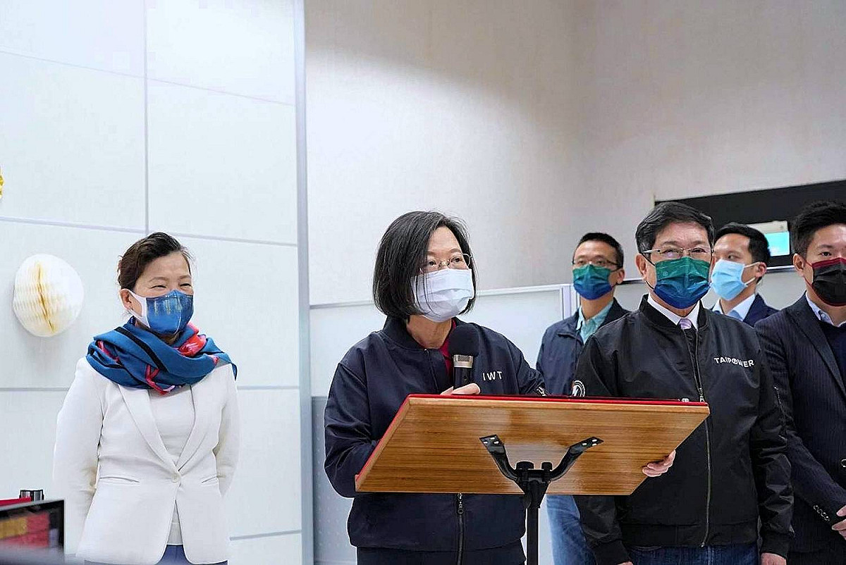 總統蔡英文今視察台電中央調度中心。 圖：總統府提供