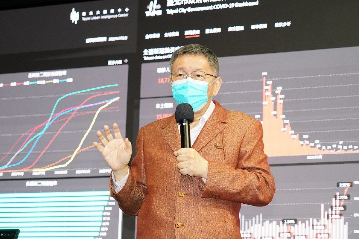 台北市長柯文哲大年初一(2/1)一早前往北市府大數據中心。 圖：台北市政府／提供