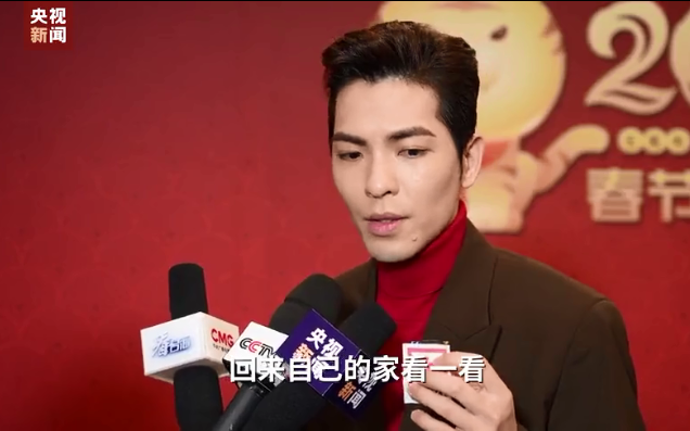 歌手蕭敬騰在大陸春晚受訪時的言論引起很多台灣人的不滿。 圖：翻攝自央視