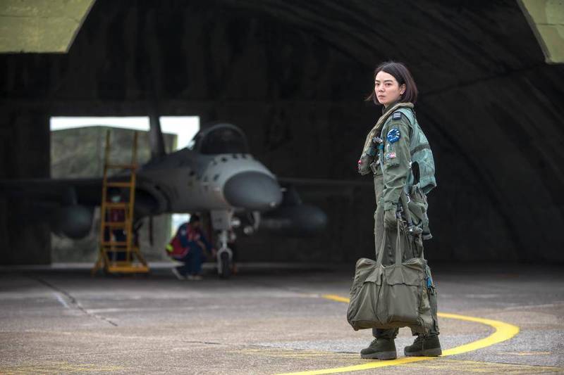郭文靜從志願士兵開始服役，轉服士官後再轉考飛行員，並在層層考核後掛上飛鷹徽章。 圖：軍聞社提供