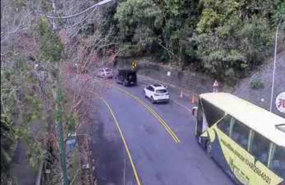 交通部公路總局預估，今日會湧現旅遊返程、反工車潮（圖為台21線日月潭周邊）。 圖：擷取自即時影像監視器