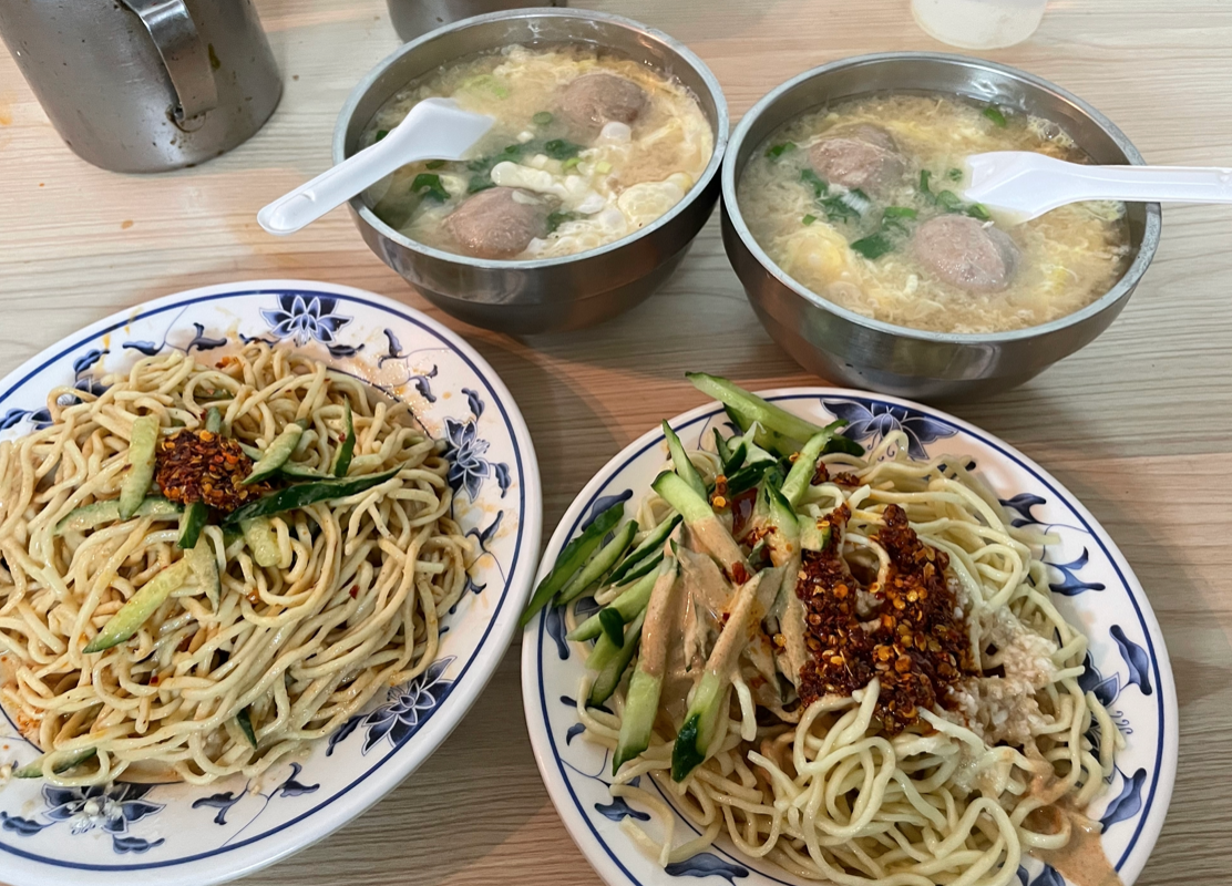 ▲原PO好奇「涼麵店冬天怎麼存活」，貼文一出，老饕全喊1低調神物「味噌貢丸湯」，直呼「靠它就賺飽」。（圖／記者郭佩蓉攝）