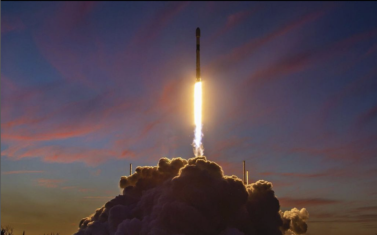 SpaceX透過發射獵鷹9號在2018年正式展開星鏈計畫，提供高速網路存取服務。 圖：截自SpaceX IG