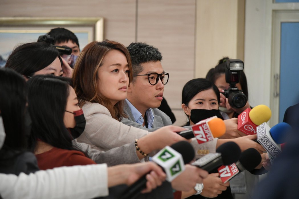 百靈果在《天之驕女》中飾演國際媒體記者。 圖：三立／提供