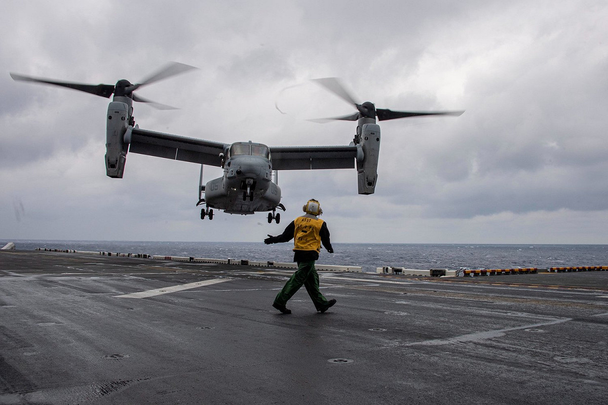 美軍MV-22B「魚鷹」運輸機演練裝運貨物搶佔關鍵要點。 圖：翻攝 U.S. Pacific Fleet推特
