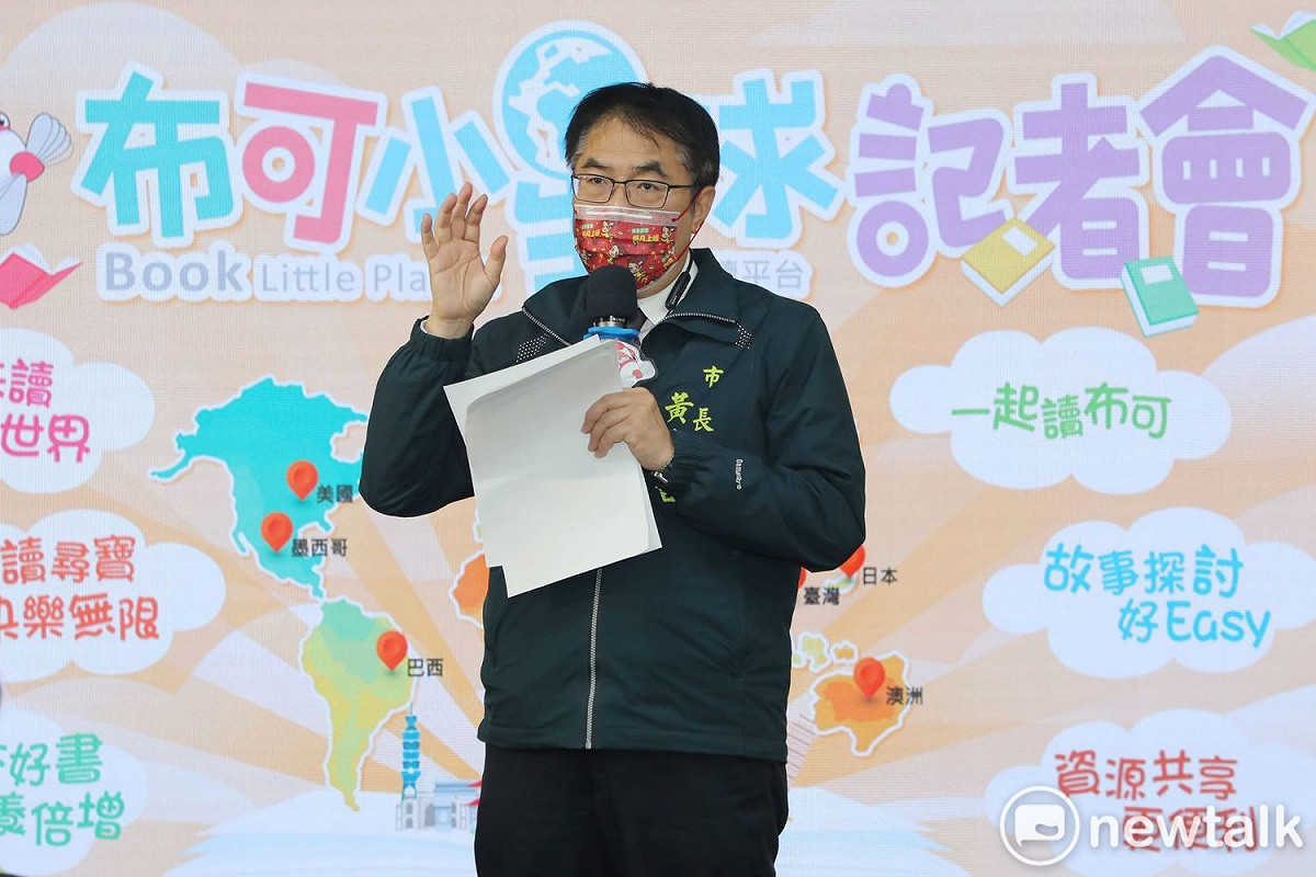行政院宣布鬆綁對福島周邊食品管制措施，台南市長黃偉哲表示，各國大多解除日本食品的區域管制，國人應注意的是輻射食物，而不是福島食物，他對於中央的解禁政策表示尊重。福島食品進口需經多道檢驗才能放行，行政院在全台也建置北中南3個檢驗中心，民眾若對進口食品有疑慮皆可送驗。 圖：黃博郎／攝