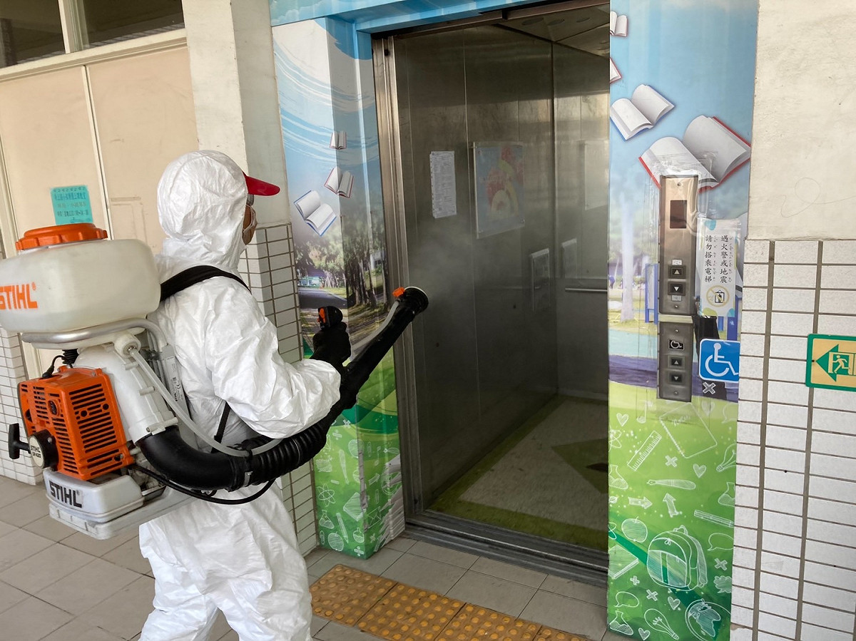 電梯是清消的重點之一。 圖：高市新上國小提供