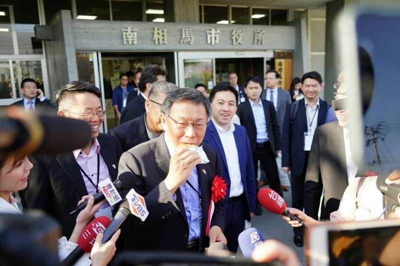 柯文哲2019年訪日時曾深入福島縣南相馬市，大啖南相馬市出產的和菓子。 圖：台北市政府提供