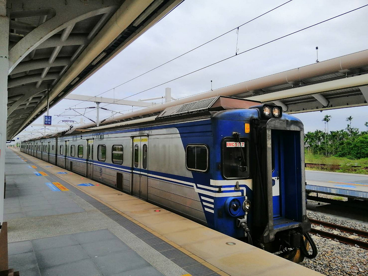 台鐵局預訂於今年4月9日辦理「博愛陸橋至嘉義車站段」東正線臨時軌第二次切換作業。 圖：交通部台鐵局／提供（資料照）