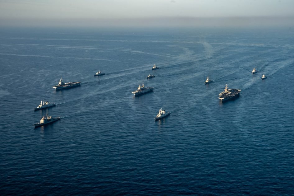 美國與歐洲應對俄羅斯與烏克蘭緊張情勢，美國「杜魯門號(CVN-75)」、義大利「加富爾號(CVH-550)」、法國「戴高樂號(R-91)」3航空母艦打擊群部署地中海。 圖：翻攝US Navy