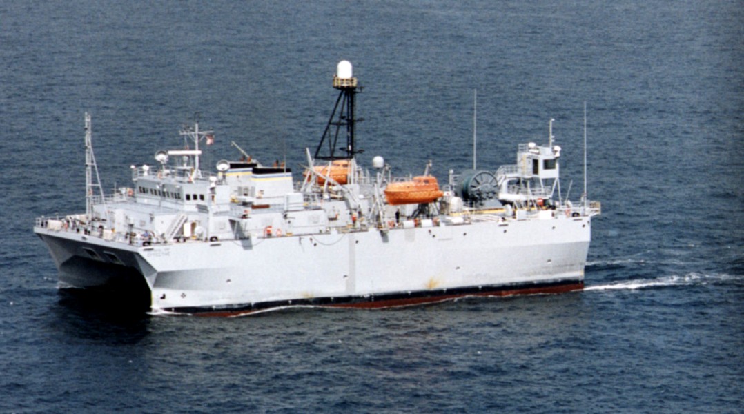 美國海軍「勝利級」海洋監視船「有效號(USNS Effective T-AGOS-21)」，傳在西沙群島東北海域進行高強度作業。 圖：翻攝維基百科/Public Domain
