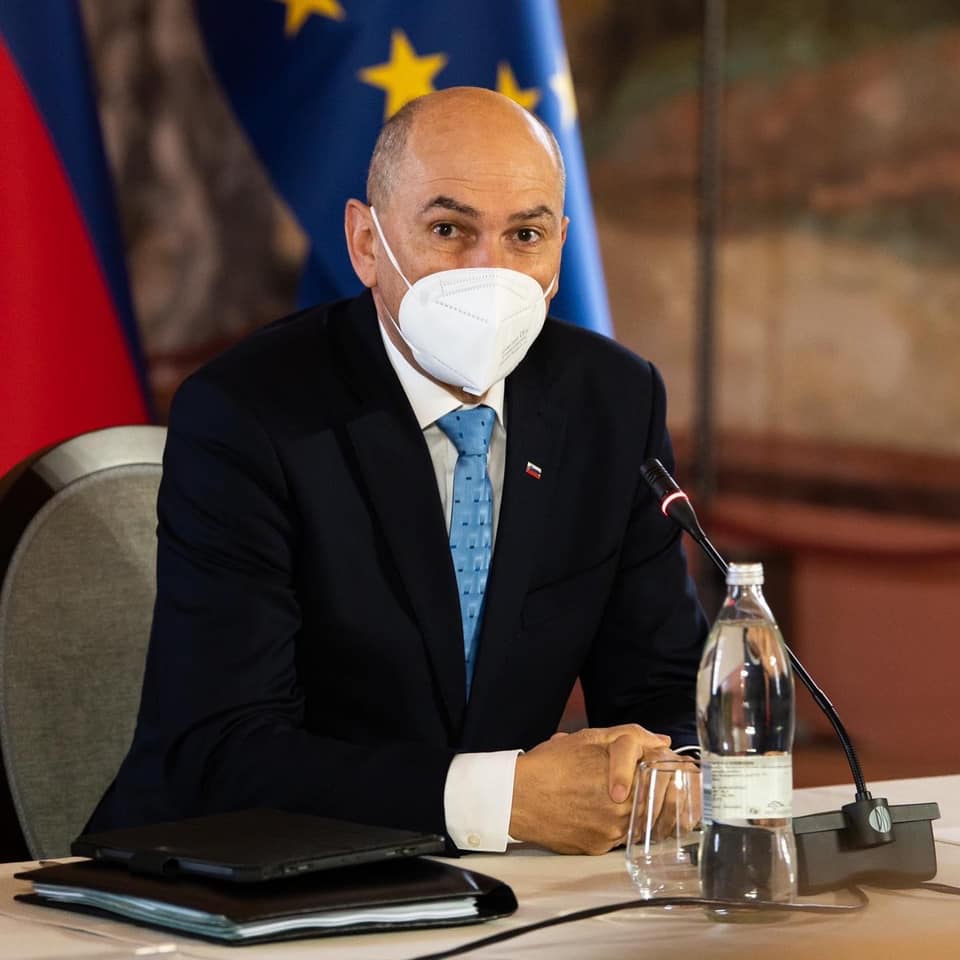 斯洛維尼亞總理楊薩也傳出確診，症狀輕微。 圖：翻攝自楊薩臉書（）