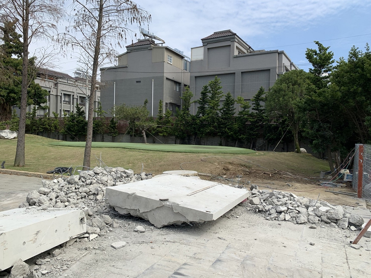 顏家龍井區莊園警衛室等違建今已拆除。 台中市政府/提供