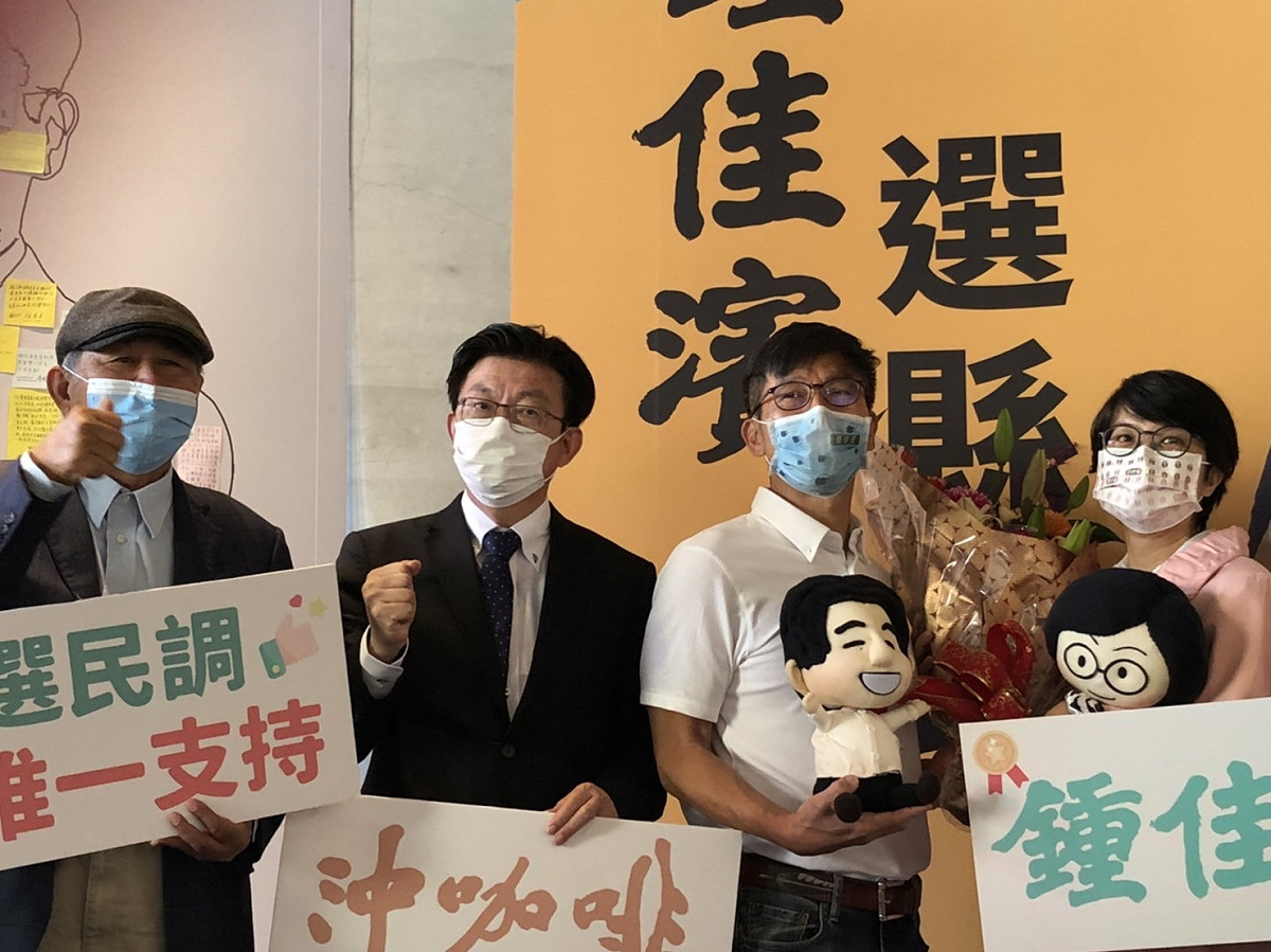 民進黨屏東縣長選舉激戰，鍾佳濱宣布參選。 圖:鍾佳濱辦公室提供